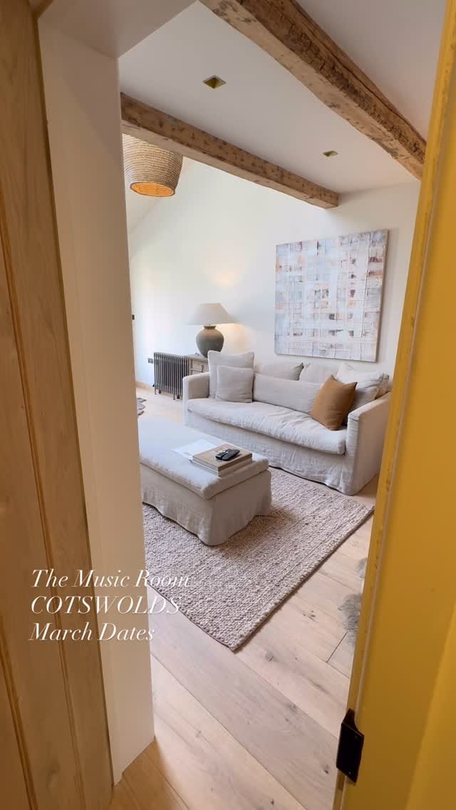 Post 7 by Luxury Cotswold Retreats on Instagram (video)