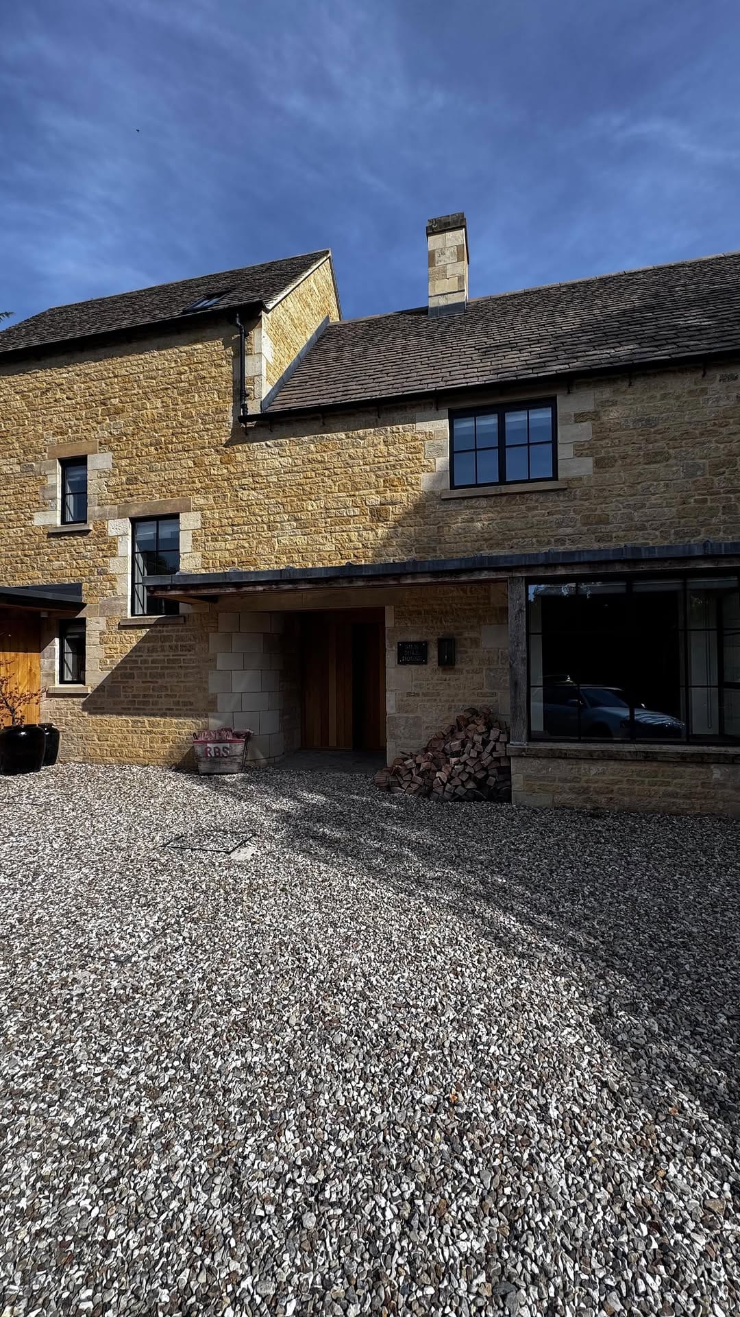 Post 4 by Luxury Cotswold Retreats on Instagram (video)