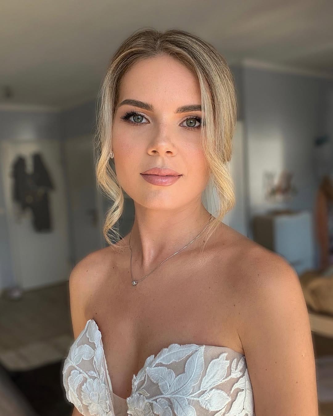 Post 7 by Makeup⚪️Hairstyles⚪️Education on Instagram (carousel)