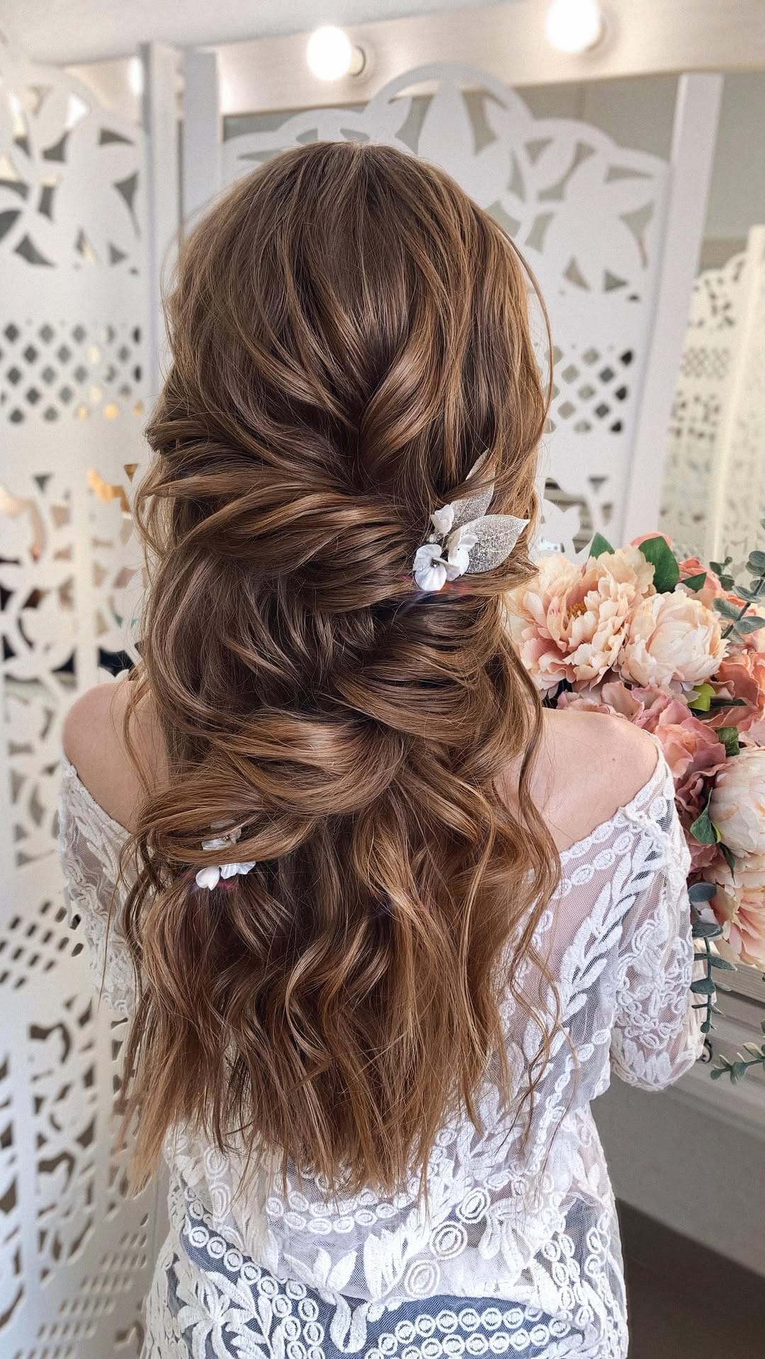 Post 5 by Makeup⚪️Hairstyles⚪️Education on Instagram (video)