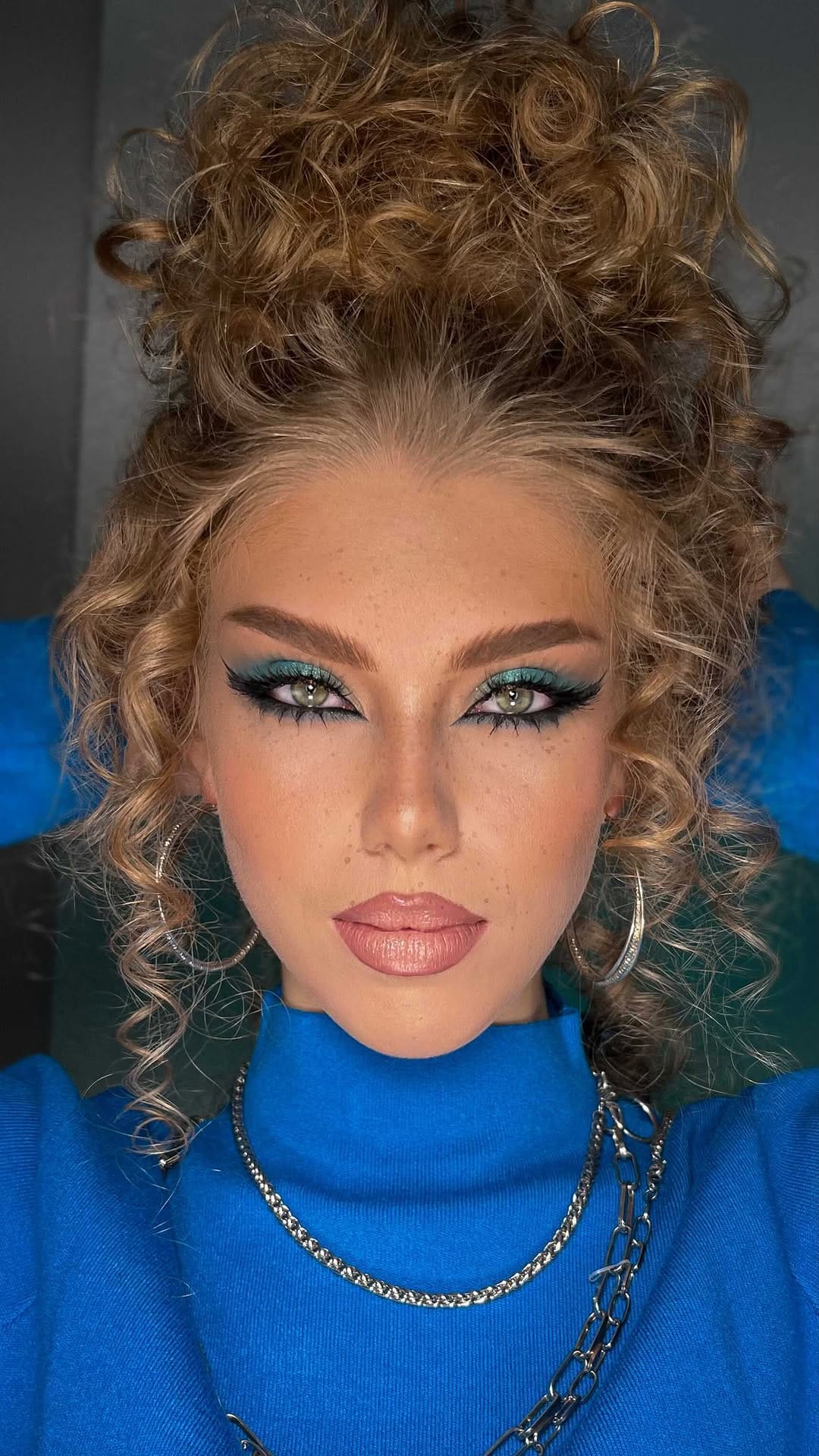 Post 10 by Makeup⚪️Hairstyles⚪️Education on Instagram (video)