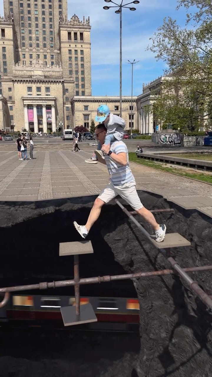 Post 8 by Janusz Ronki on Instagram (video)