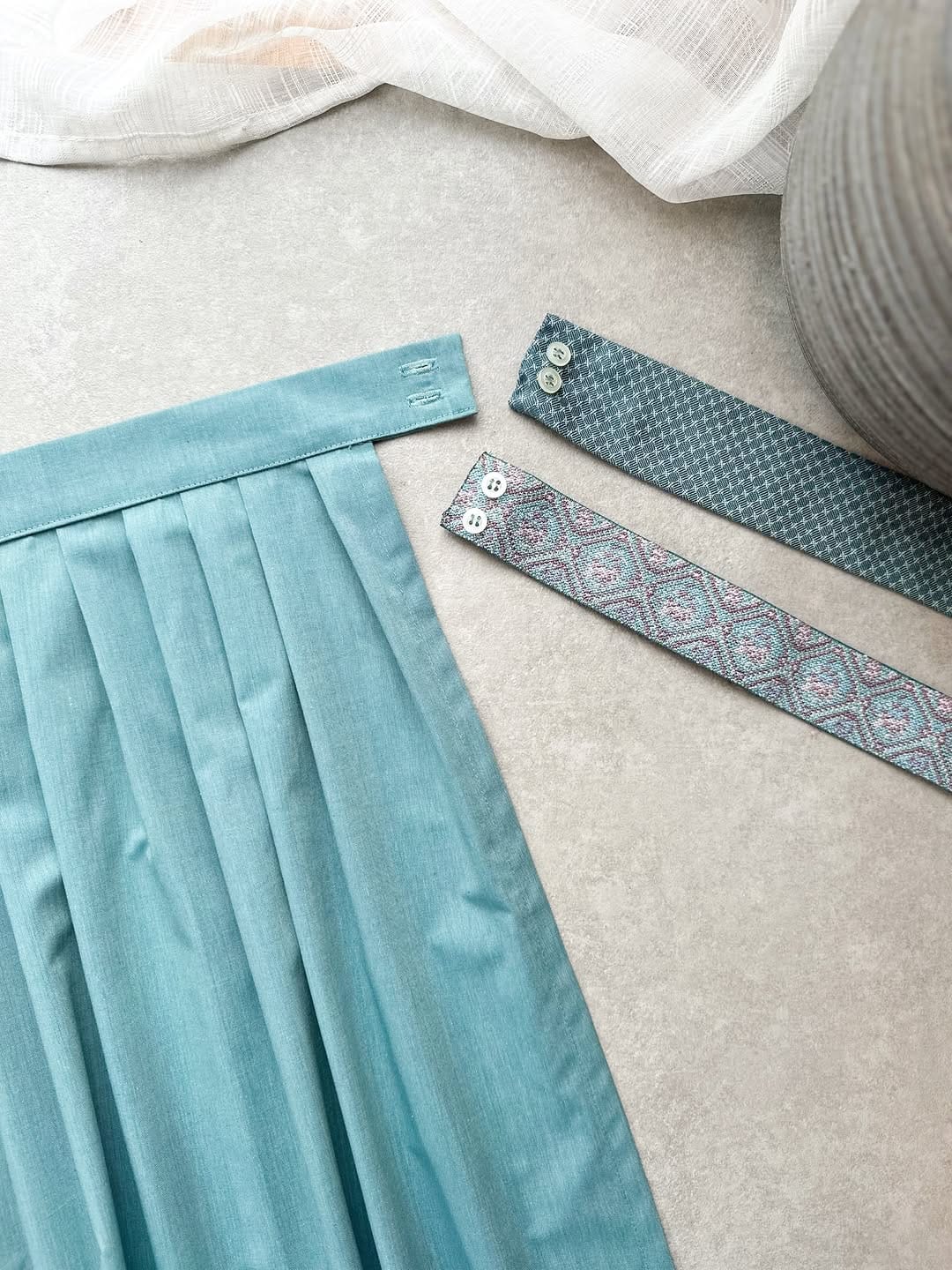 Post 1 by Lisa-Marie Krämer | Dirndl | Tracht | Maßanfertigung on Instagram (carousel)