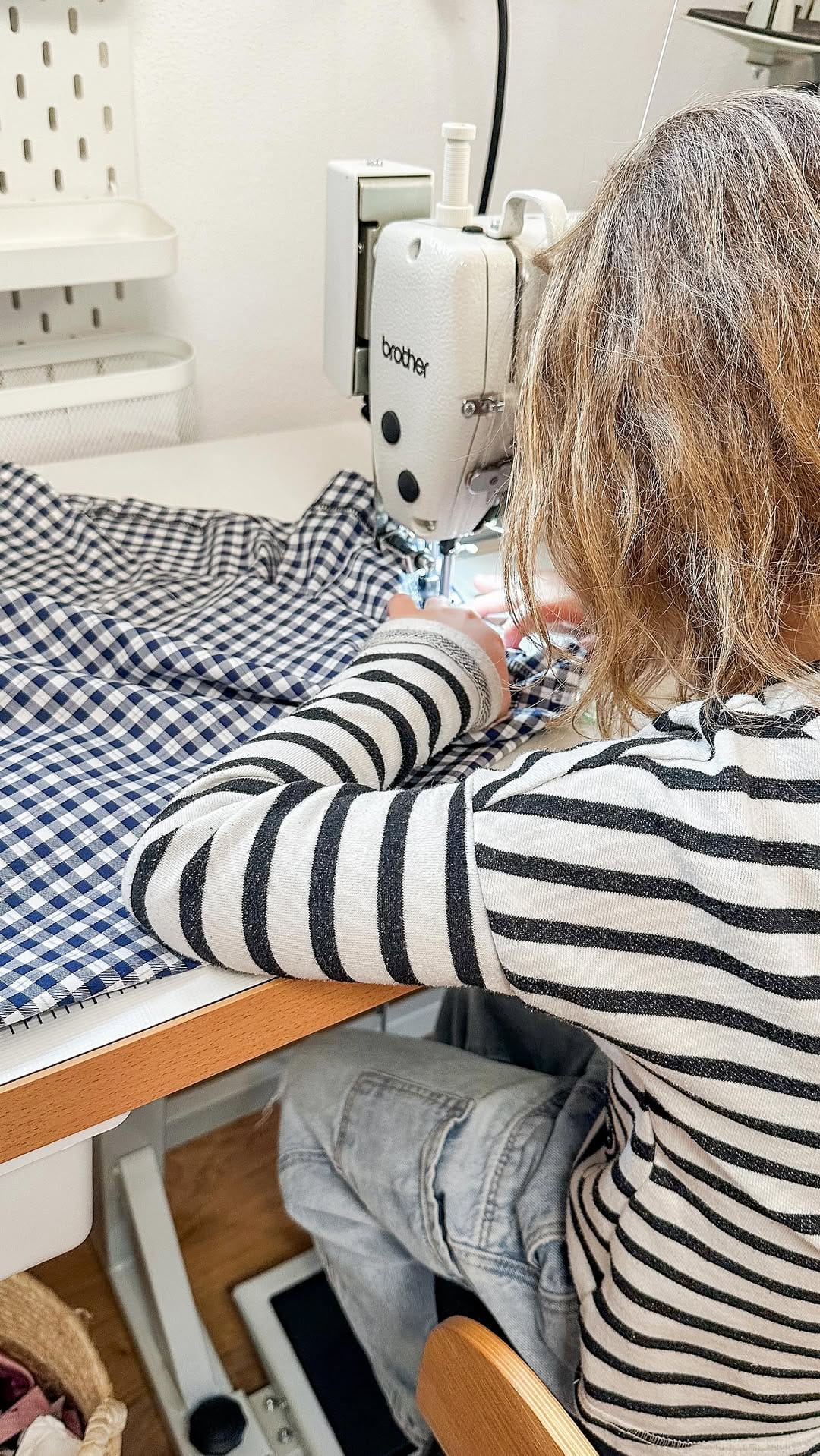 Post 2 by Lisa-Marie Krämer | Dirndl | Tracht | Maßanfertigung on Instagram (video)