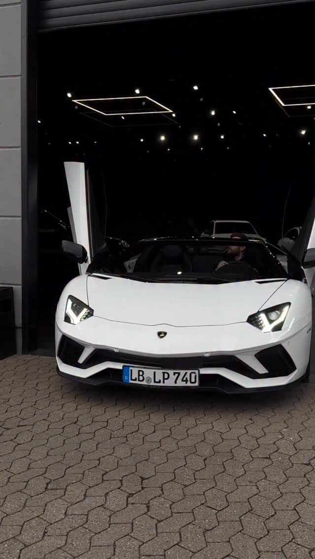 Post 2 by Teccline | Lenny on Instagram (video)