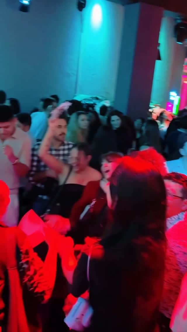 Post 2 by 𝗬𝗘𝗡𝗡𝗬 MUNICH on Instagram (video)