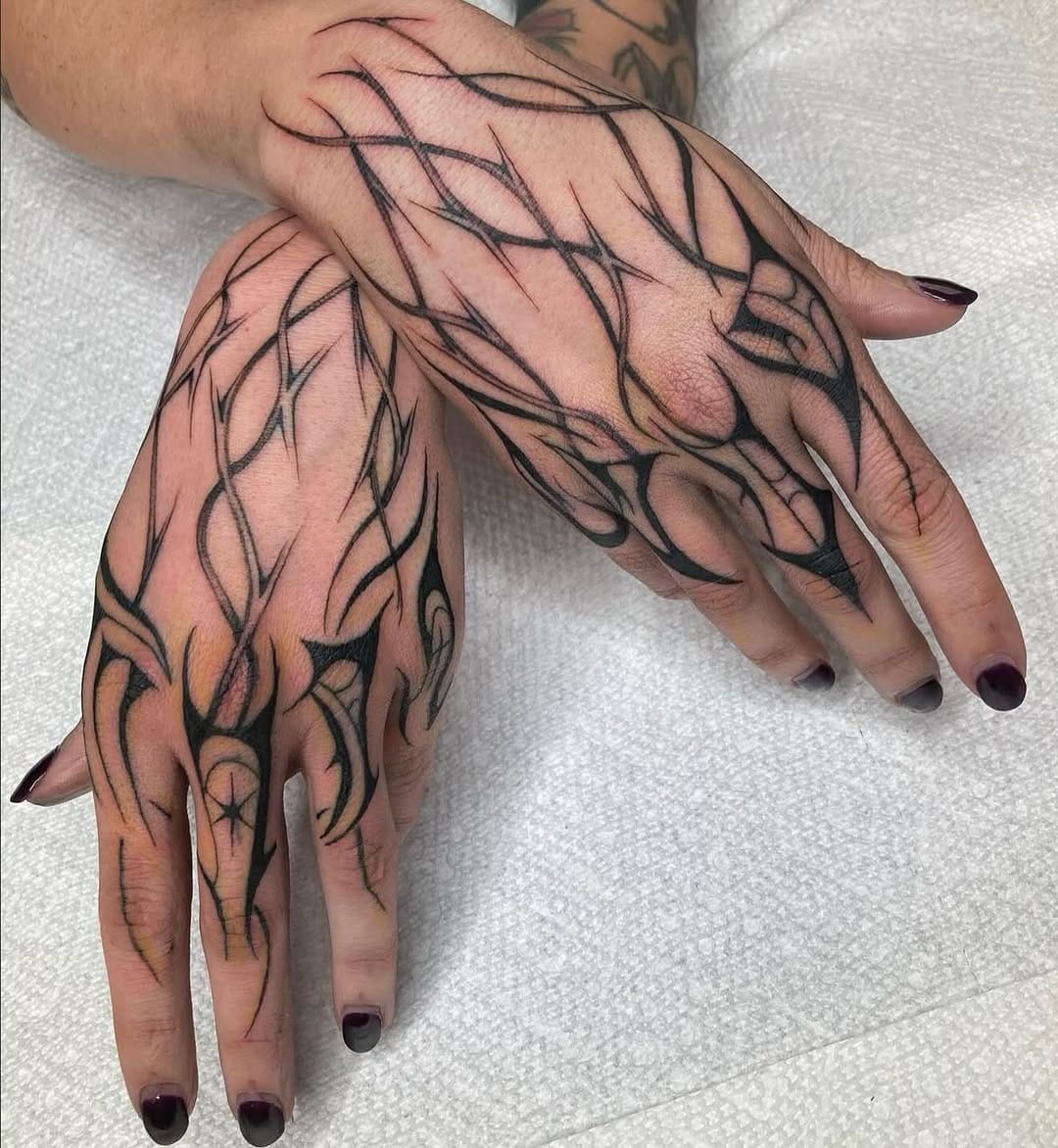 Post 2 by 𝕬𝖓𝖙𝖆𝖑 𝕷𝖊𝖞𝖛𝖆 on Instagram (carousel)