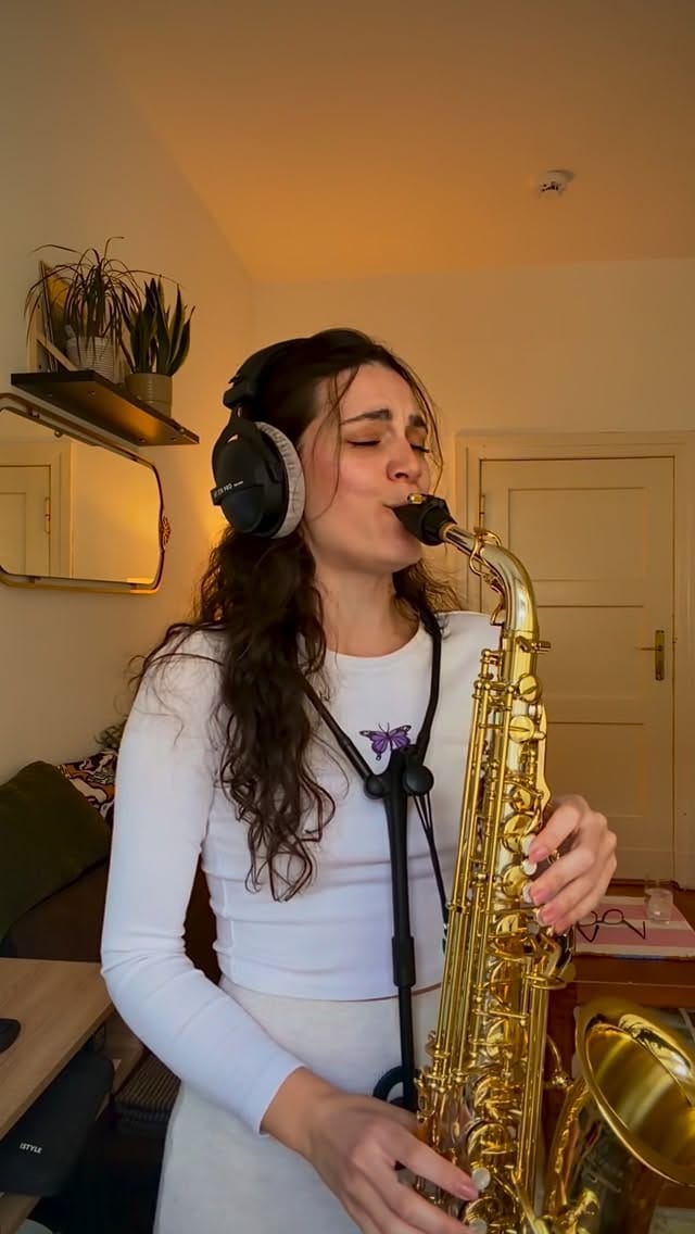 Post 8 by Alexandra on Instagram (video)