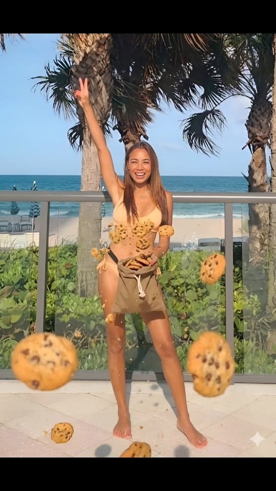Post 2 by Lorelyn's Gourmet Desserts on Instagram (video)