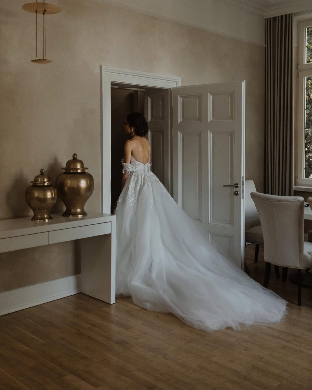Post 10 by sevenwedding on Instagram (image)