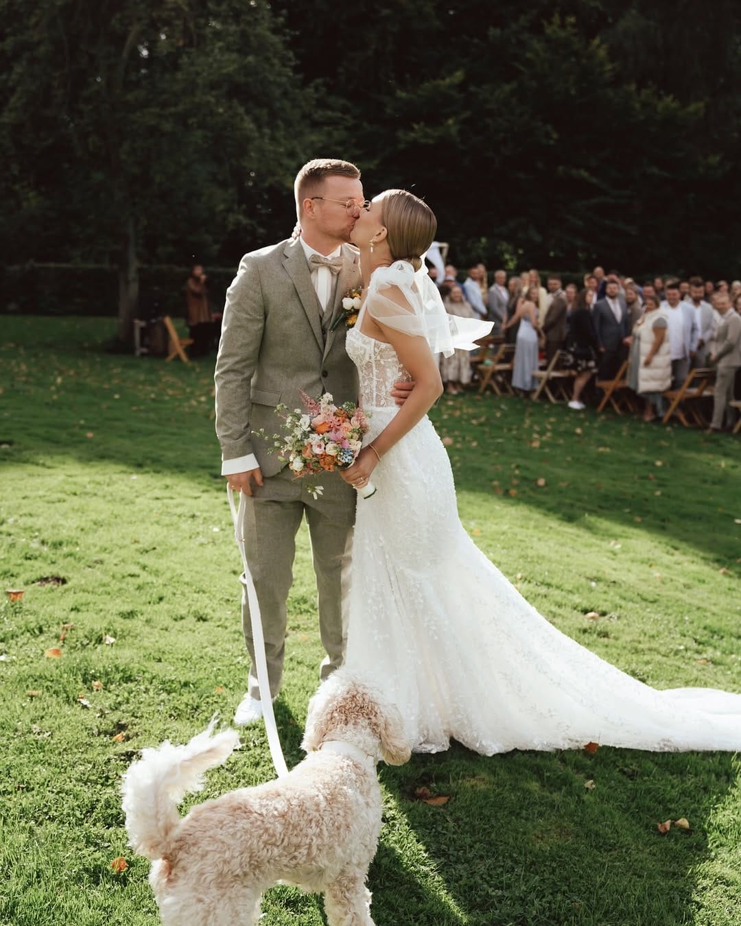 Post 7 by sevenwedding on Instagram (carousel)