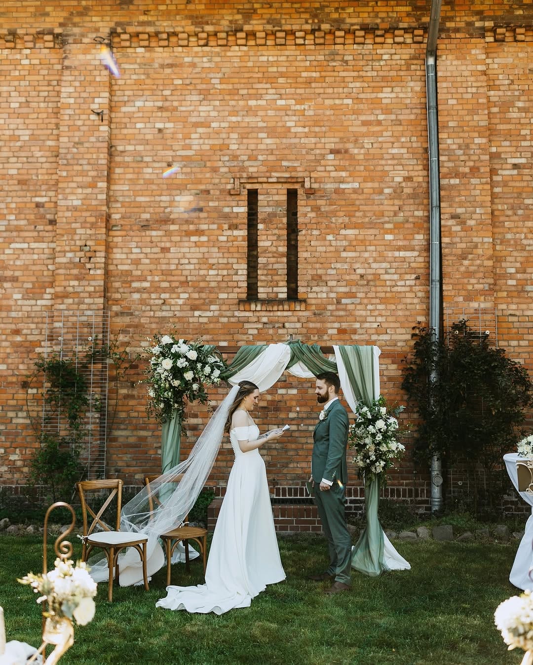 Post 1 by Martyna Czarnynoga Hochzeitsfotografie on Instagram (carousel)