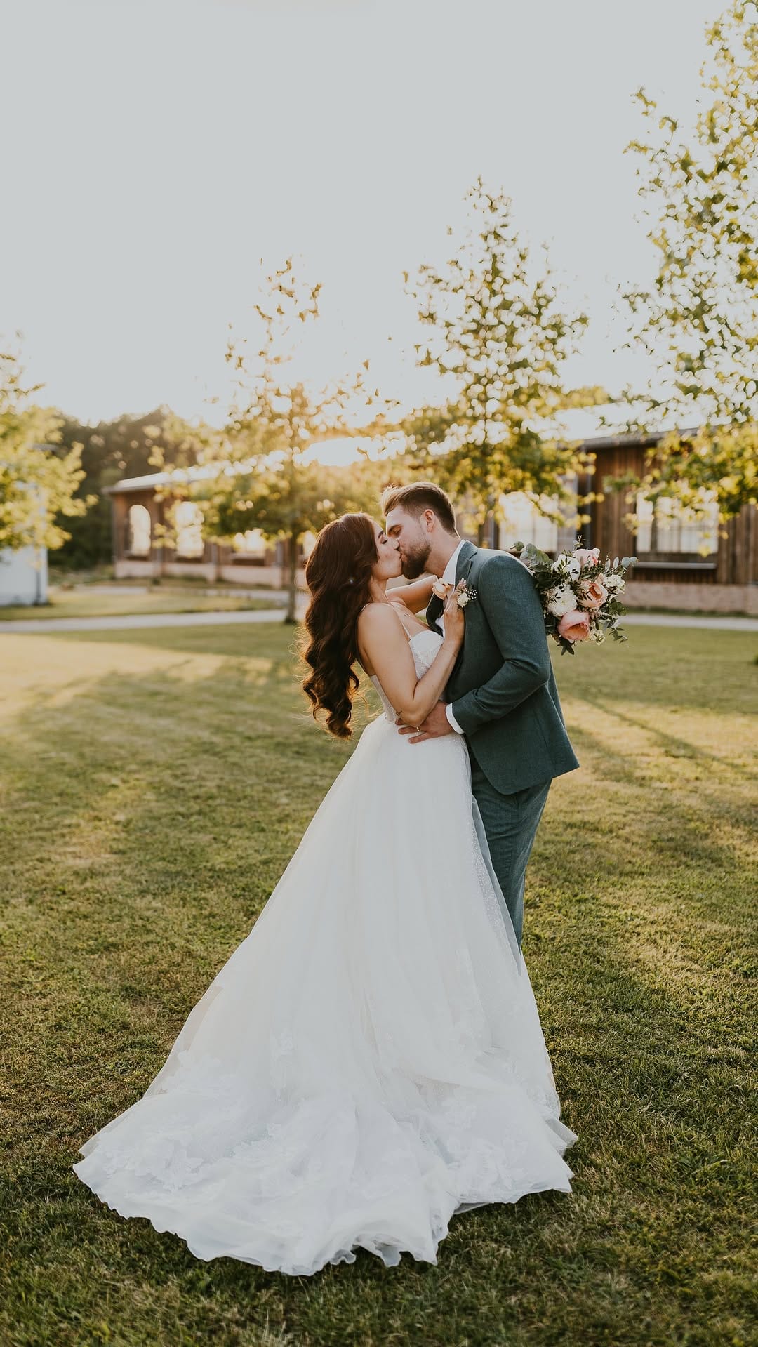 Post 10 by Martyna Czarnynoga Hochzeitsfotografie on Instagram (video)