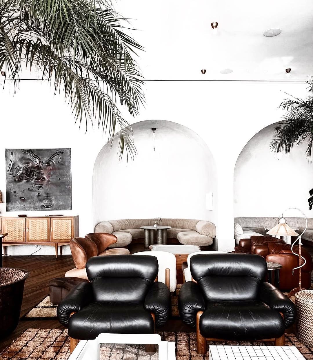 Post 2 by LUXYZ BOUTIQUE on Instagram (image)