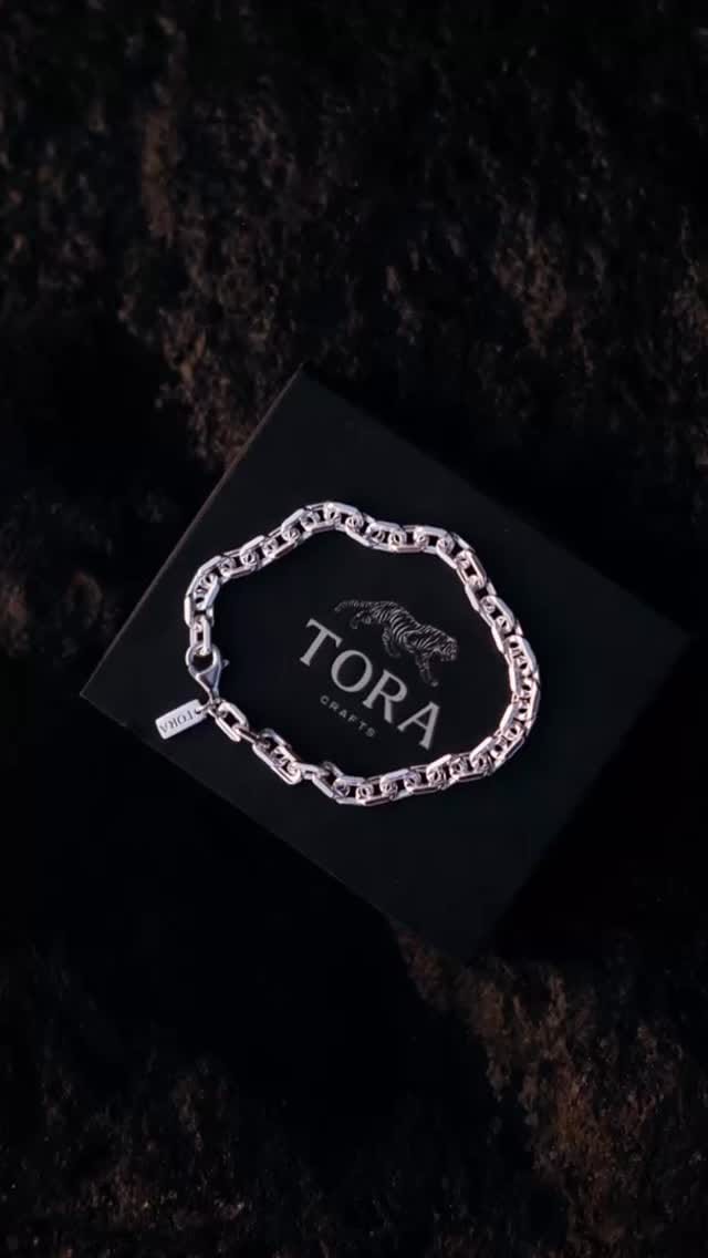 Post 3 by Tobe on Instagram (video)