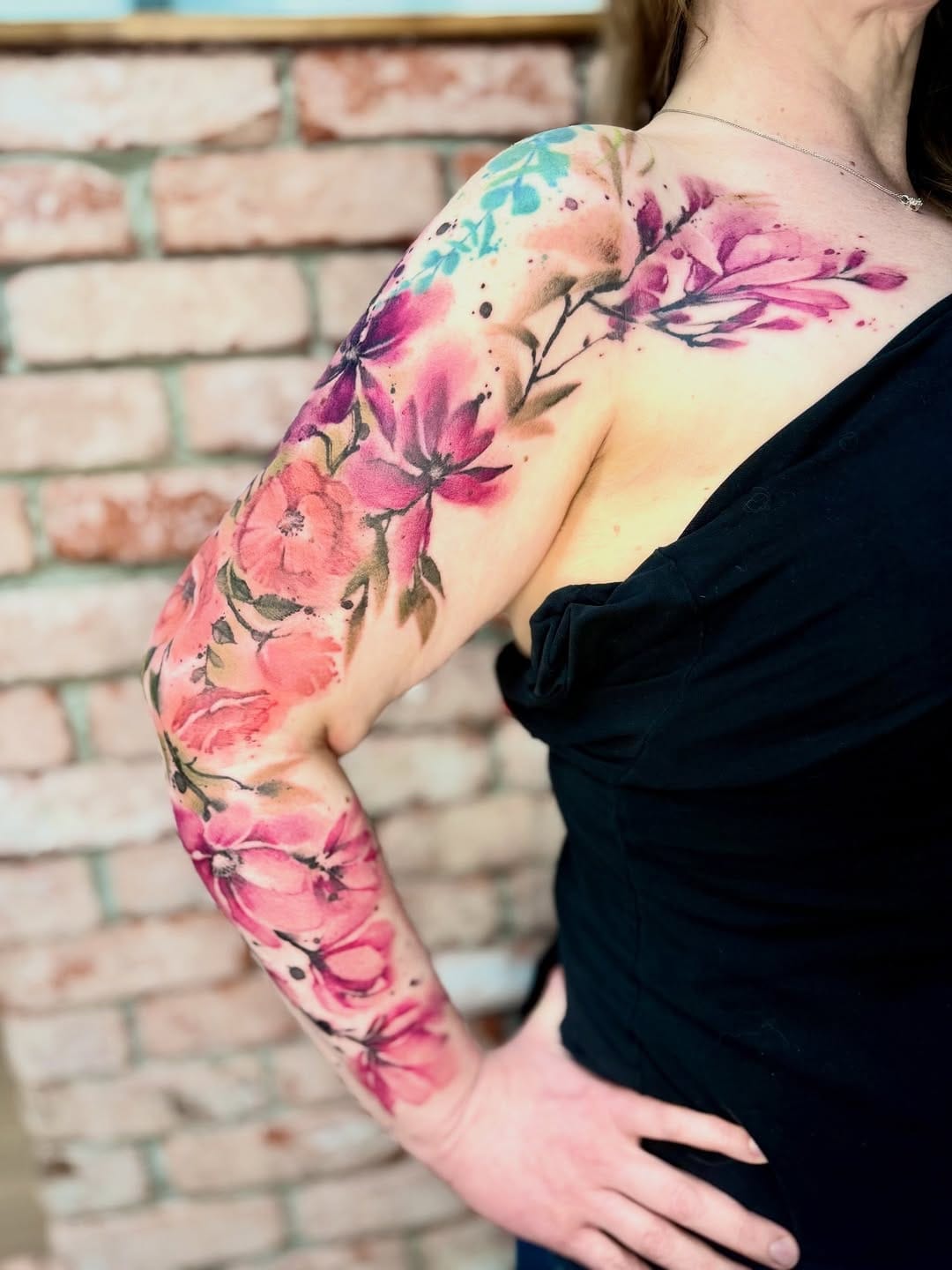 Post 8 by Tina Hundertfarben Tattoo Artist on Instagram (carousel)