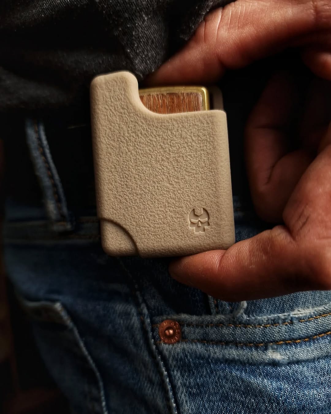 Post 10 by Axel on Instagram (carousel)