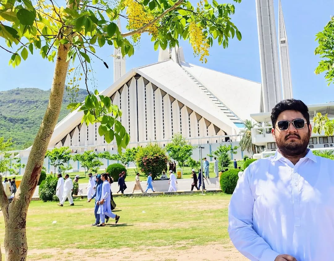 Post 6 by Talha Durrani on Instagram (image)