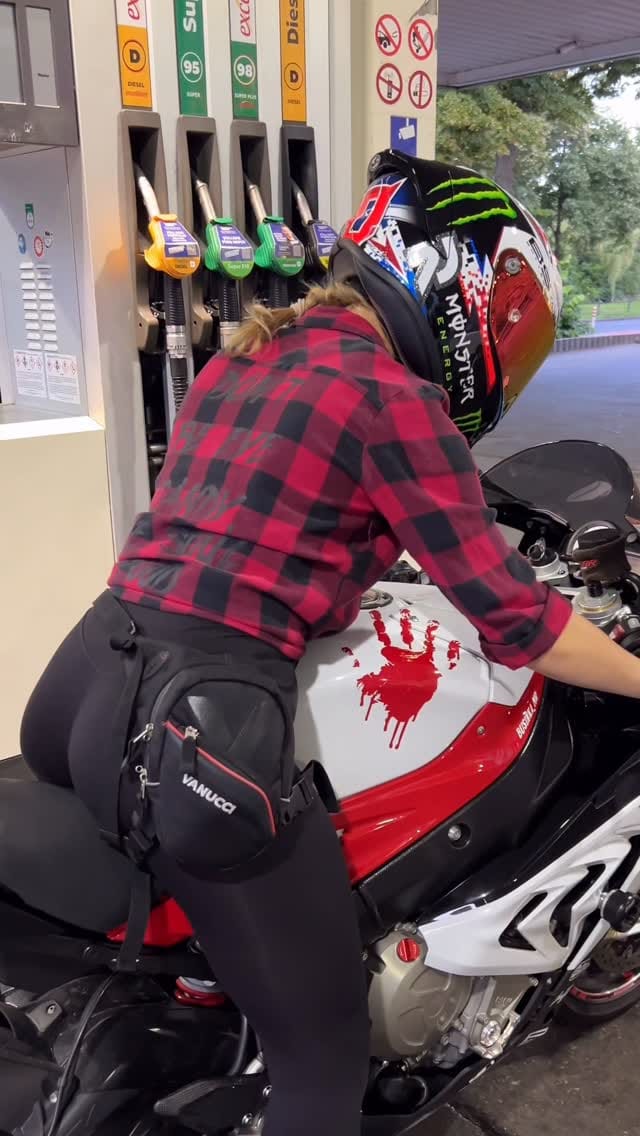 Post 5 by 💜 𝓑𝓾𝓼𝓲𝓷𝓴𝓪  💜 on Instagram (video)