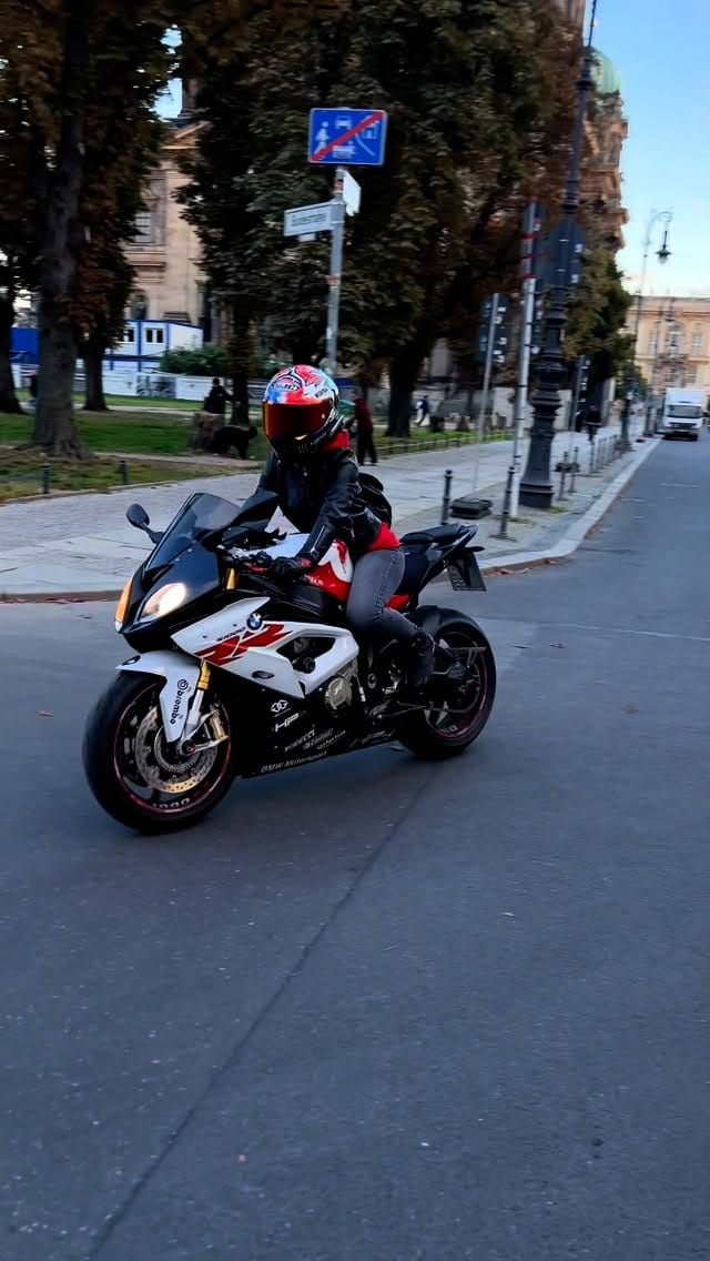 Post 6 by 💜 𝓑𝓾𝓼𝓲𝓷𝓴𝓪  💜 on Instagram (video)