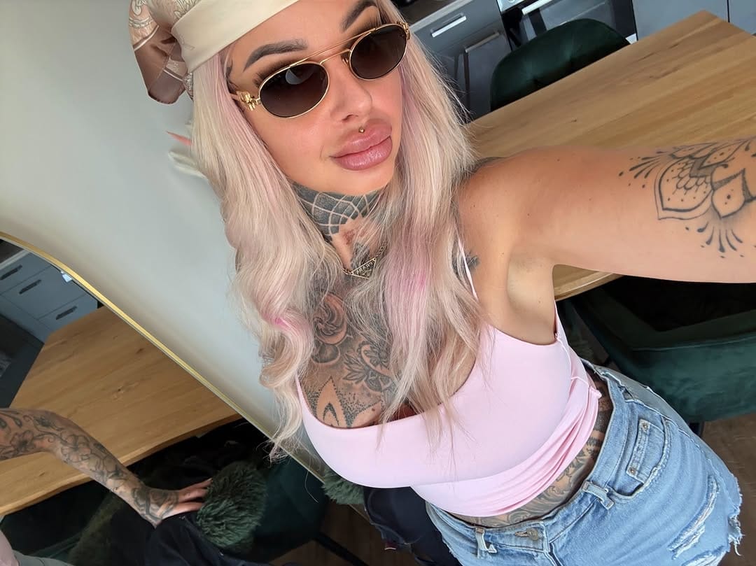 Post 1 by 𝓕𝓻𝓪𝓷𝔃𝓲   ♥ on Instagram (image)