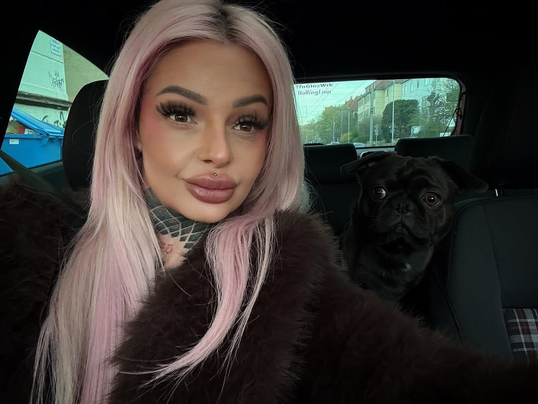 Post 2 by 𝓕𝓻𝓪𝓷𝔃𝓲   ♥ on Instagram (carousel)