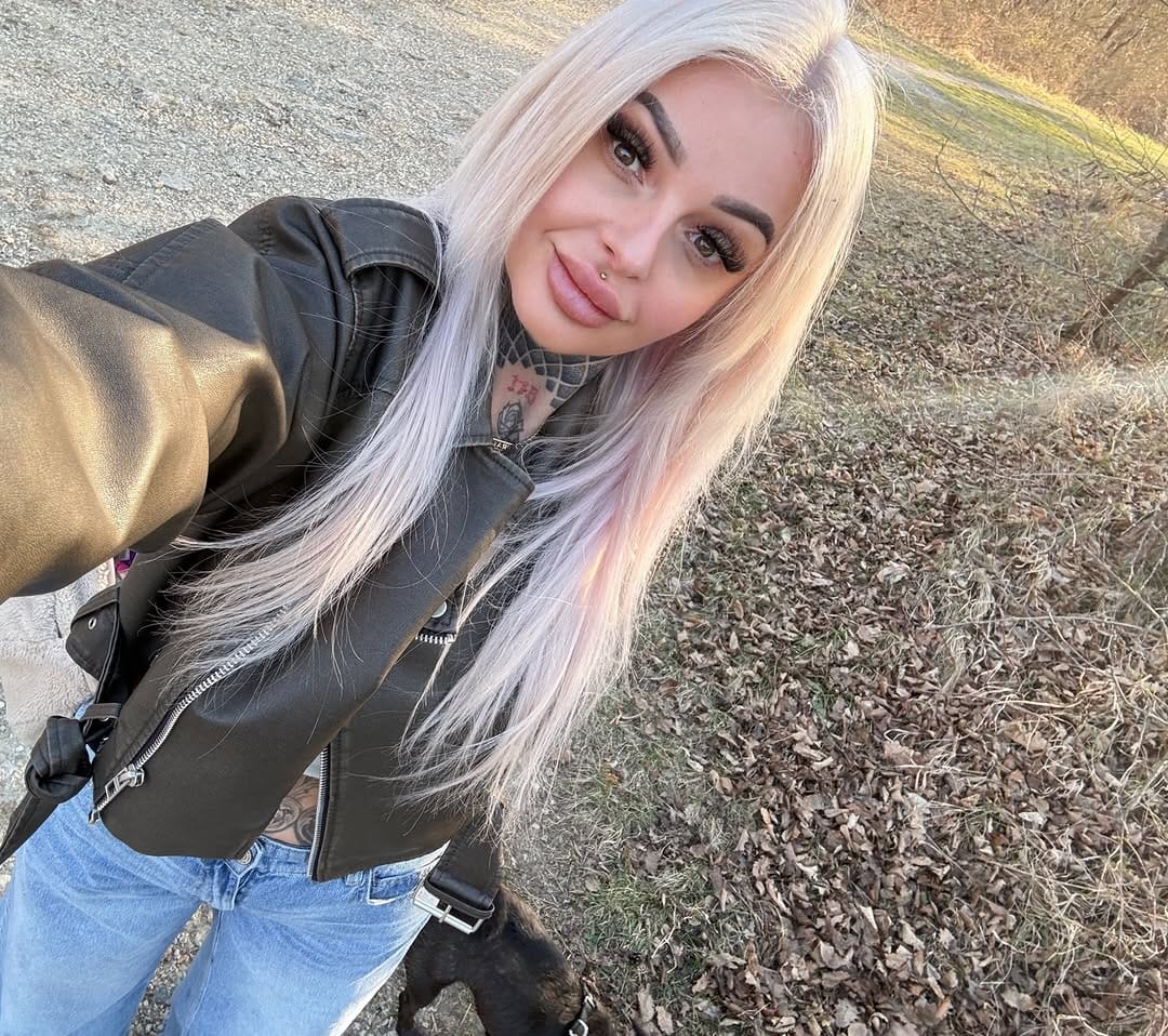 Post 6 by 𝓕𝓻𝓪𝓷𝔃𝓲   ♥ on Instagram (carousel)