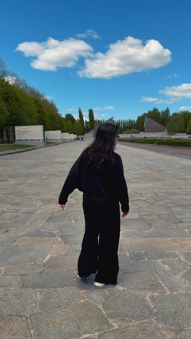 Post 7 by LINDA KRAENKOVA 🕊🫶🏽 on Instagram (video)
