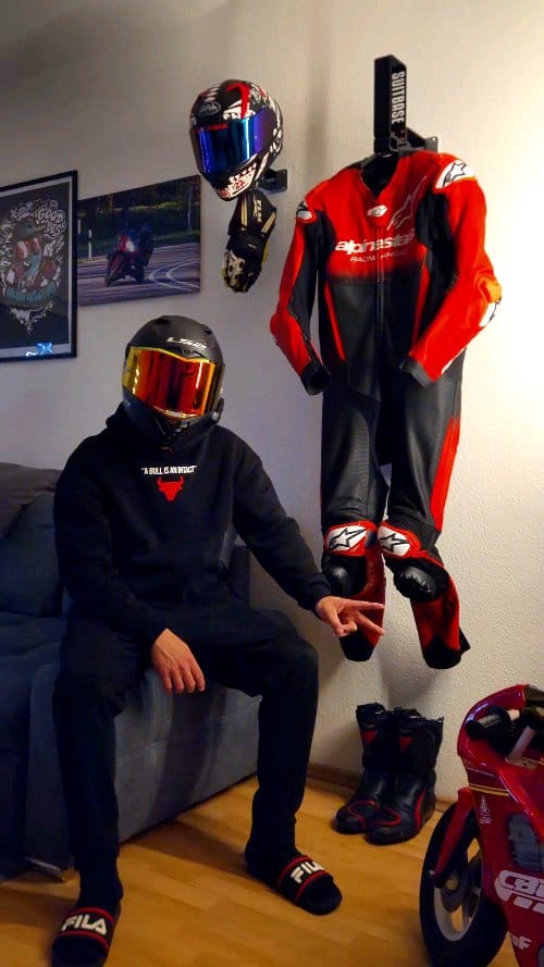 Post 9 by SUITBASE® Die Original Motorrad-Garderobe on Instagram (video)