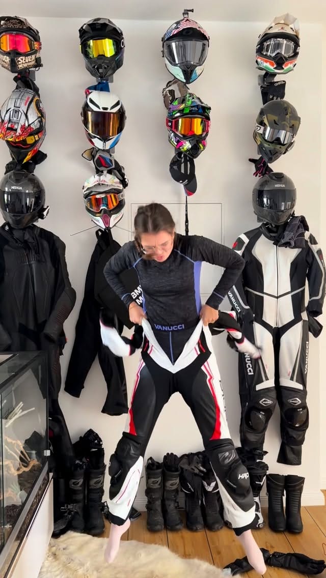 Post 2 by SUITBASE® Die Original Motorrad-Garderobe on Instagram (video)