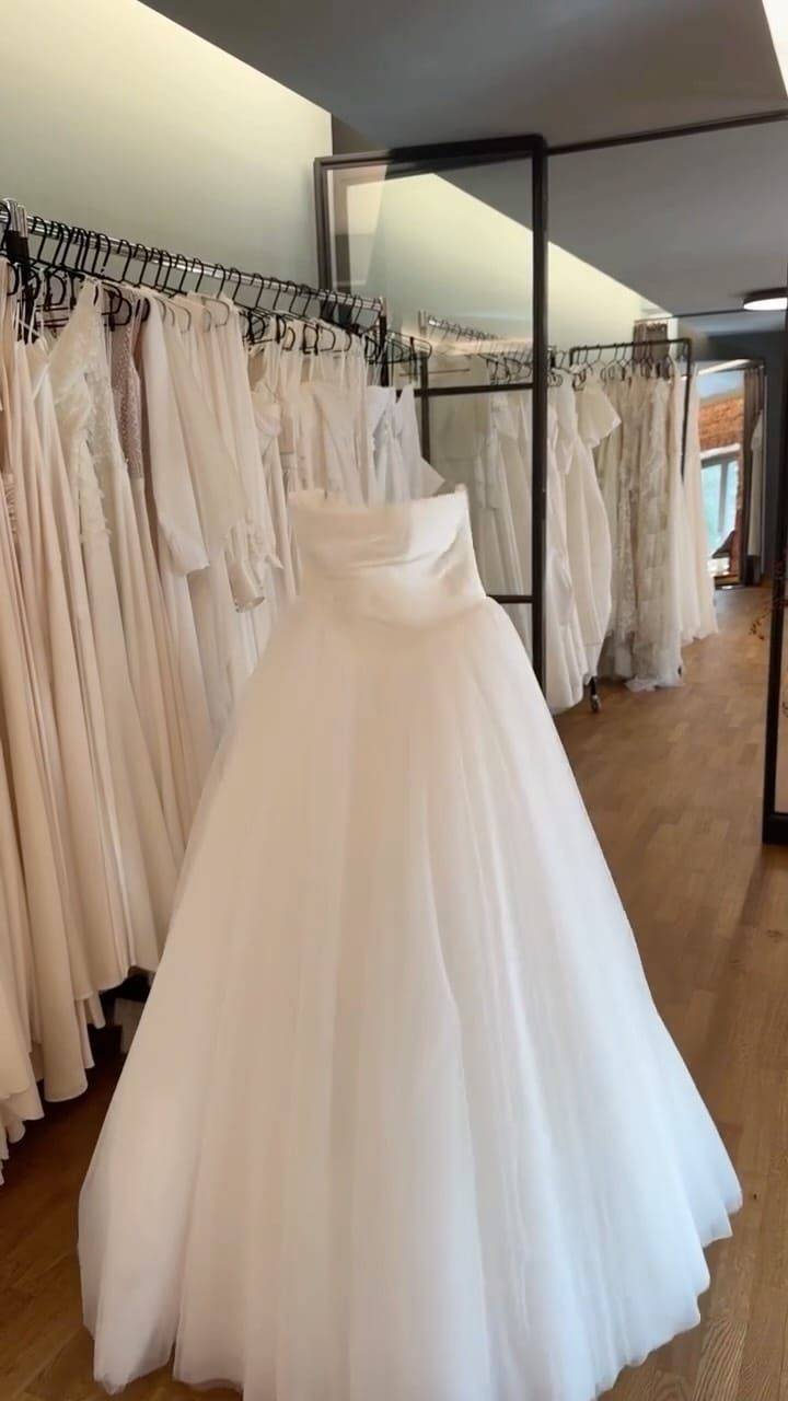 Post 5 by Salon | Bridal&Evening Wear 👰🏻 on Instagram (video)