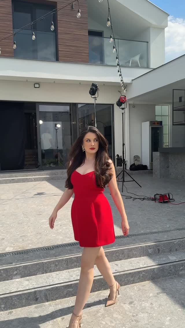Post 1 by NINA on Instagram (video)