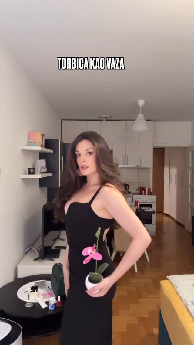 Post 5 by NINA on Instagram (video)