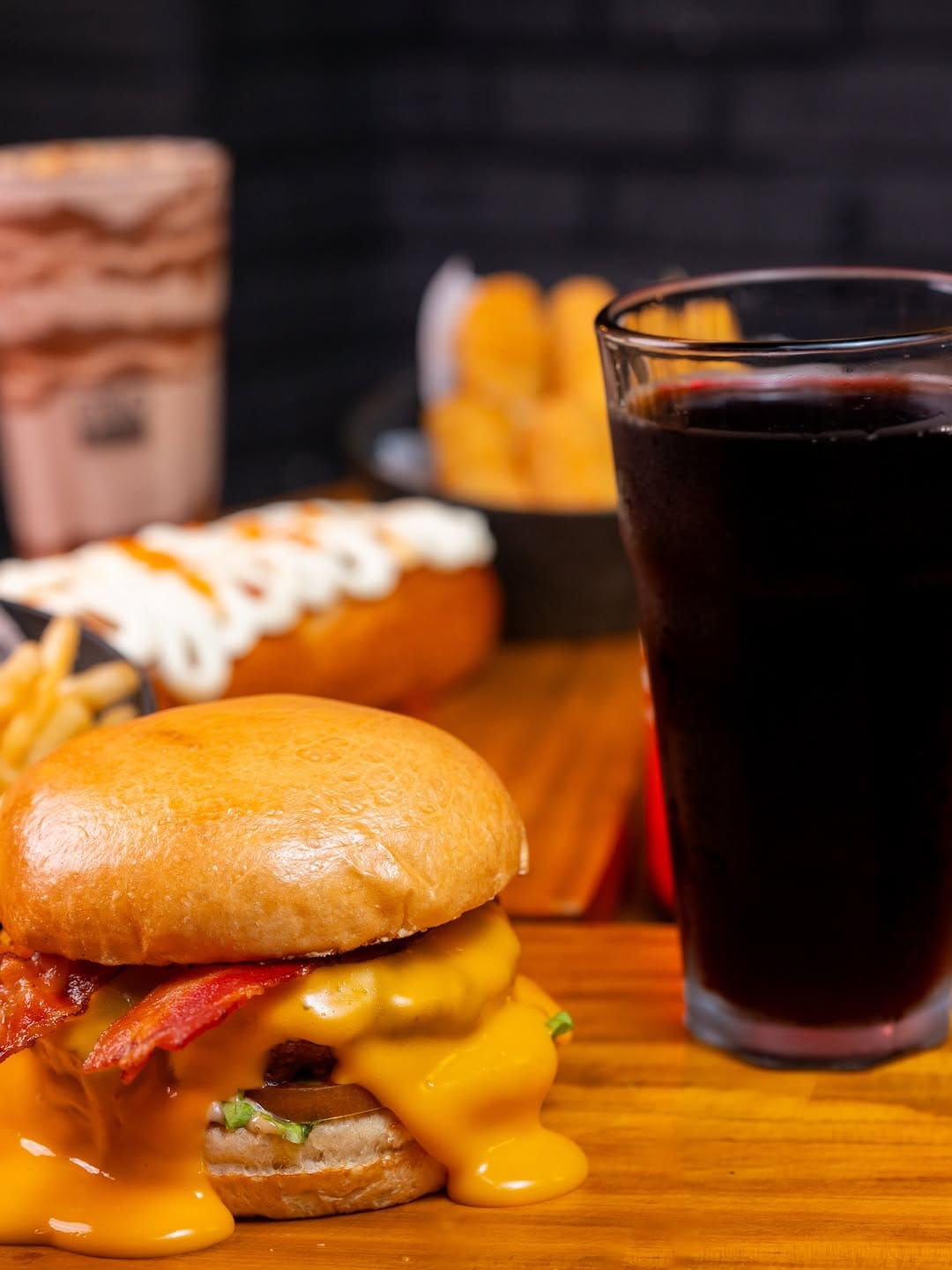 Post 3 by Estilo Burguer on Instagram (image)