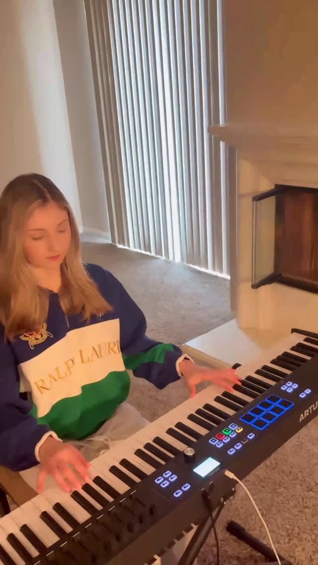 Post 4 by Amanda Lyonhart on Instagram (video)