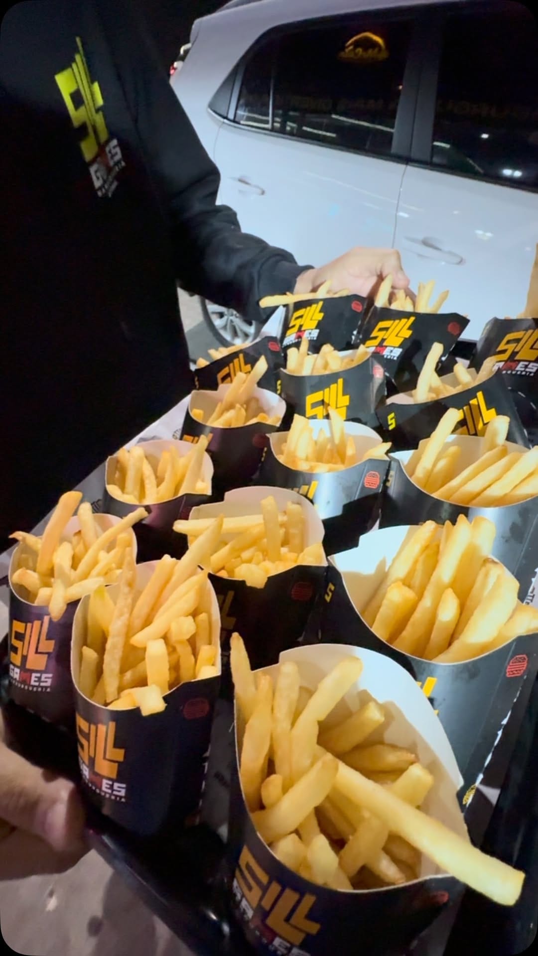 Post 1 by SillGames Cabo Frio | Hamburgueria Temática on Instagram (video)