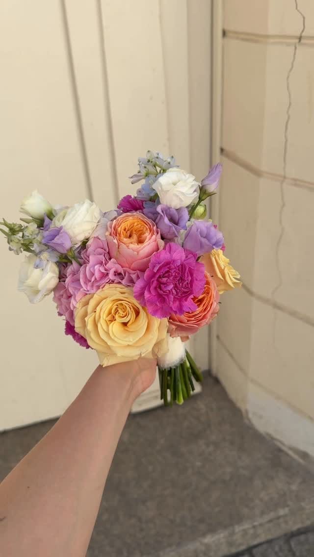 Post 1 by Bloom Flower Studio on Instagram (video)