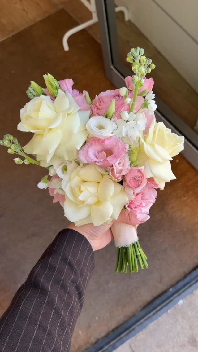 Post 6 by Bloom Flower Studio on Instagram (video)