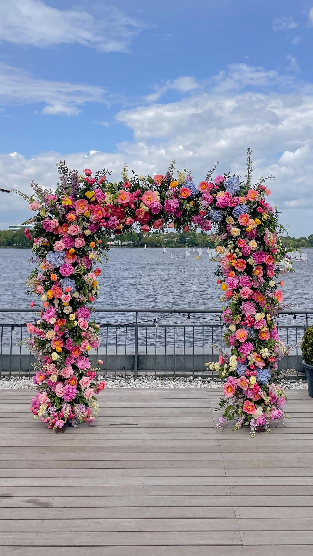Post 9 by Bloom Flower Studio on Instagram (video)