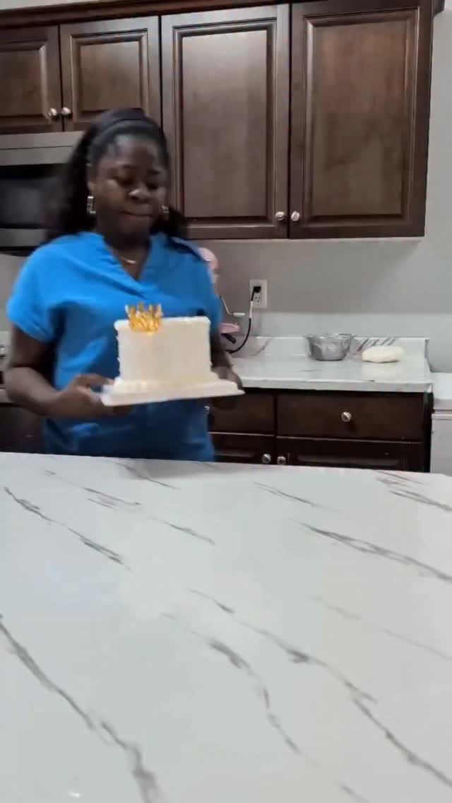 Post 1 by Lanike | Cake Business Tips + Home Bakery | Cakes in YMM 🇨🇦 on Instagram (video)