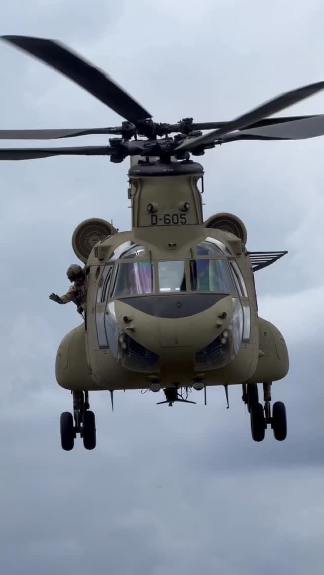 Post 10 by Alexander Klingelhöller on Instagram (video)