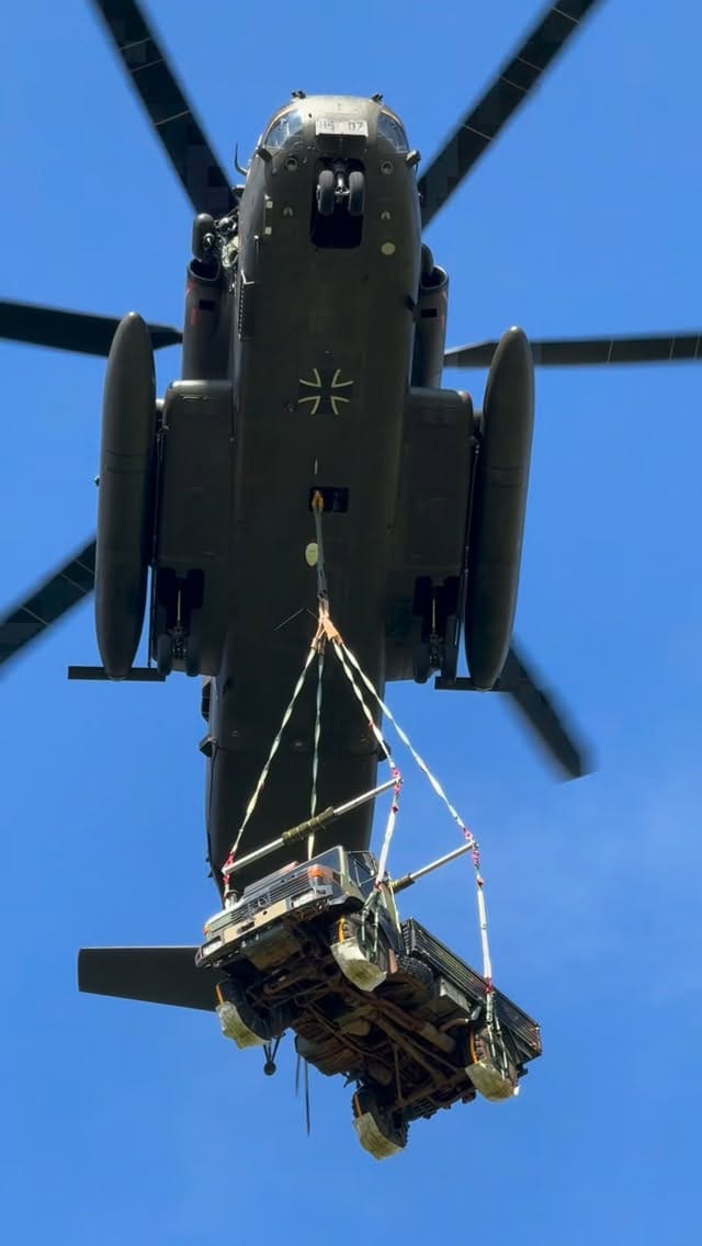 Post 3 by Alexander Klingelhöller on Instagram (video)
