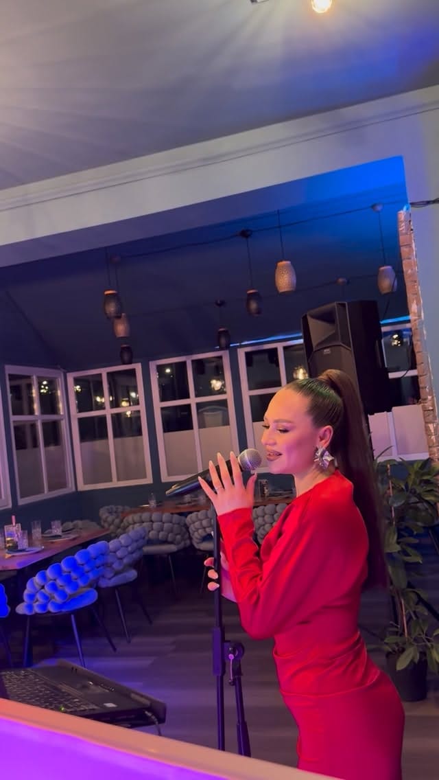 Post 7 by Viktoria Vatashchuk | Live Singer on Instagram (video)
