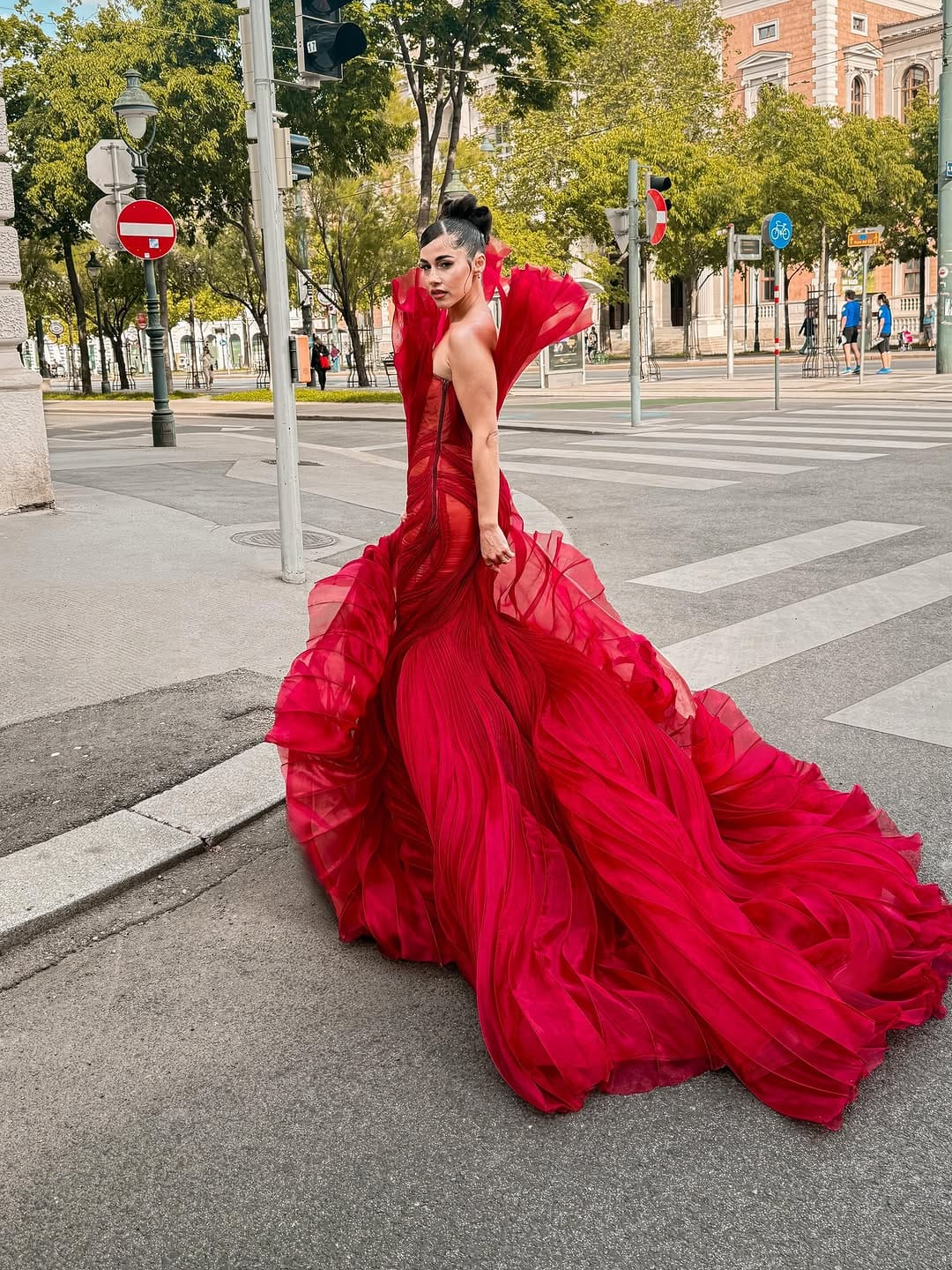 Post 1 by Jasmin Erbas on Instagram (carousel)