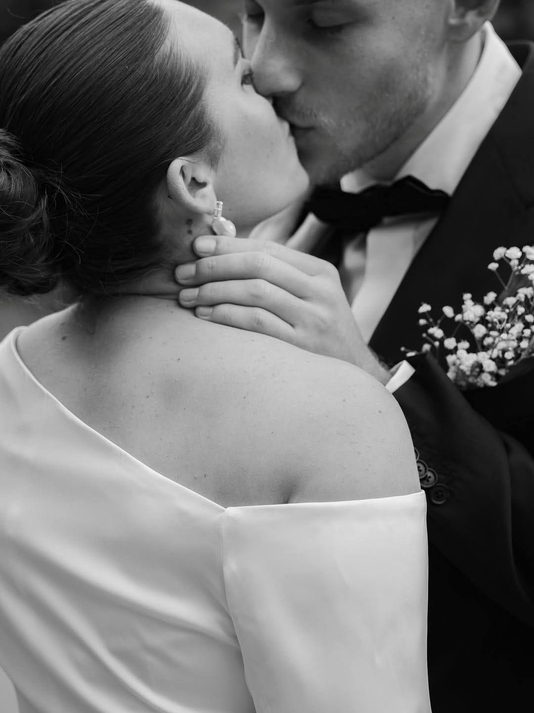 Post 3 by ELENA PETERS wedding photographer düsseldorf mallorca portugal on Instagram (carousel)