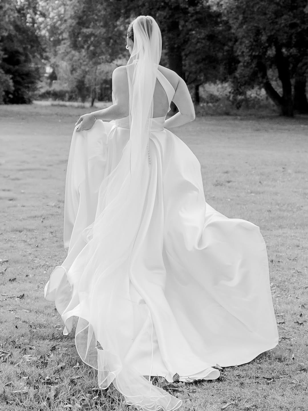 Post 5 by ELENA PETERS wedding photographer düsseldorf mallorca portugal on Instagram (carousel)