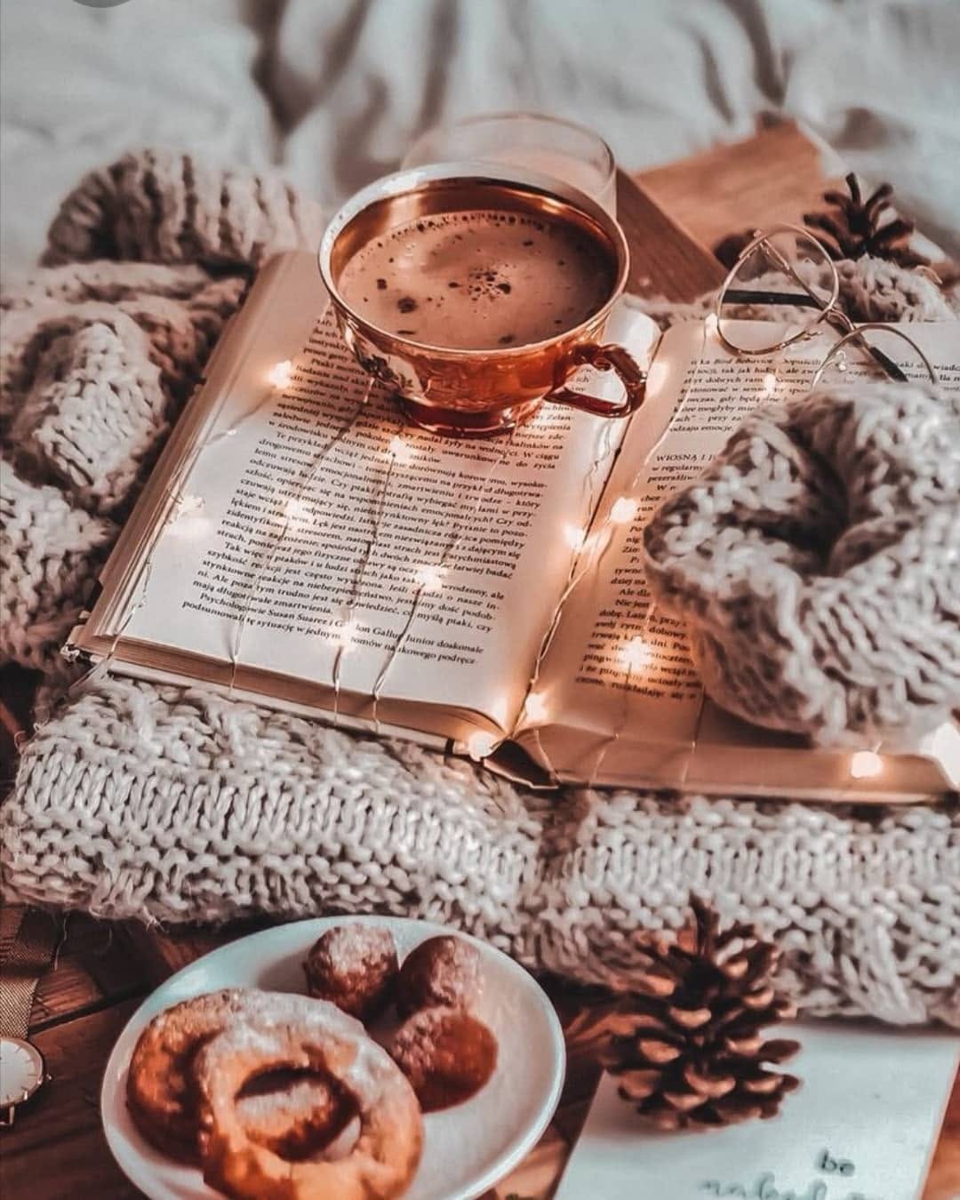 Post 4 by 𝐀𝐁𝐈𝐑 𝐌𝐀𝐊𝐄 𝐔𝐏 𝐀𝐑𝐓𝐈𝐒𝐓 💄 on Instagram (image)