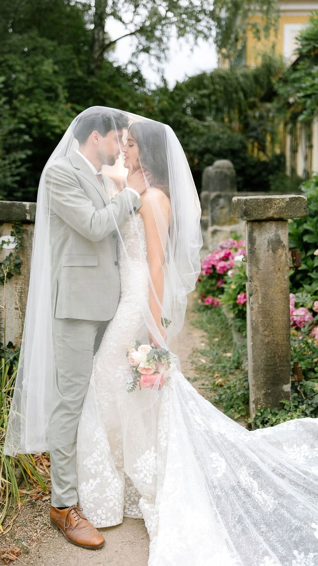 Post 3 by Hochzeitsfotograf Dresden + Europa | Fine Art Fotografie on Instagram (video)