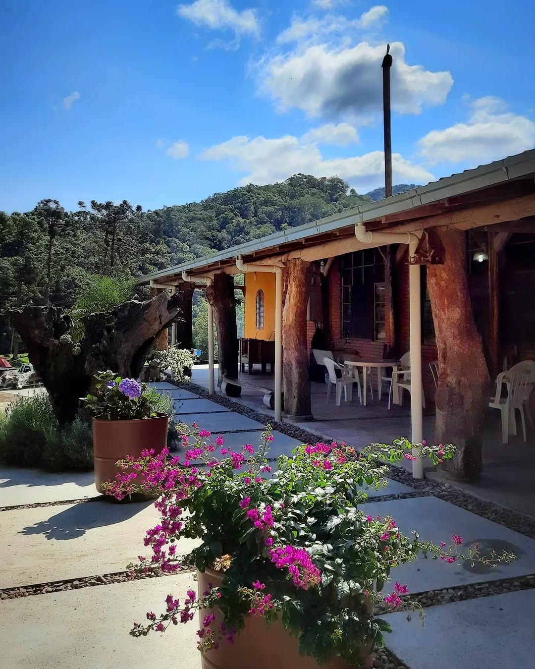 Post 10 by Chalés | Camping | Eventos ᨏ Jaraguá do Sul, SC on Instagram (carousel)