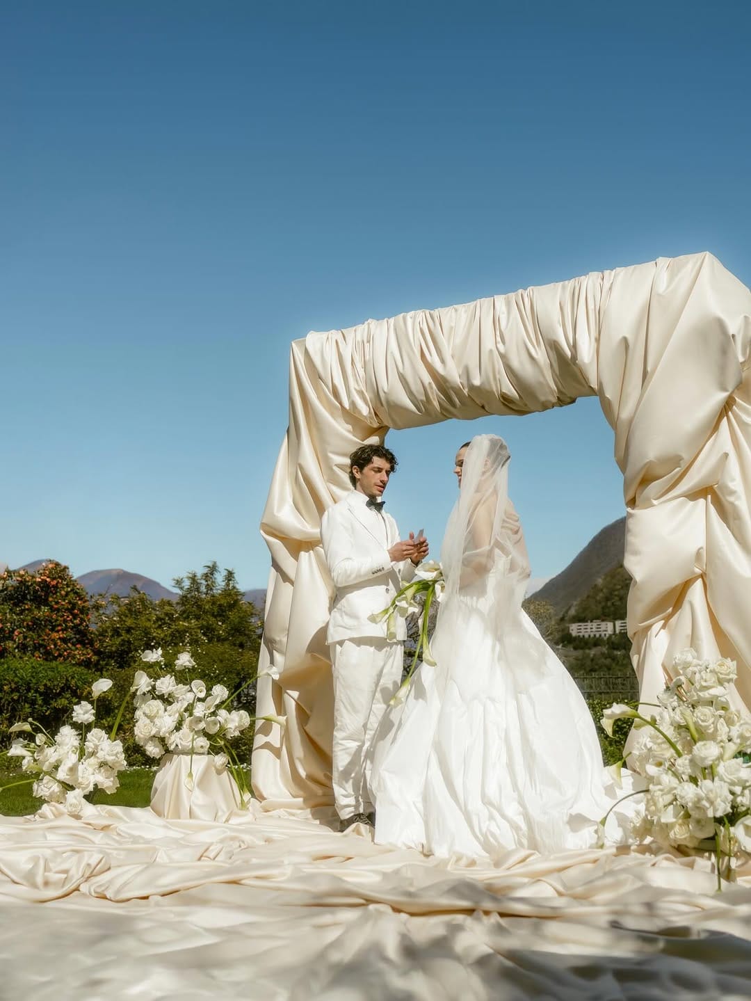 Post 8 by WEDDING PHOTOGRAPHERS Lake Como, Tuscany, Italy, Mallorca on Instagram (carousel)